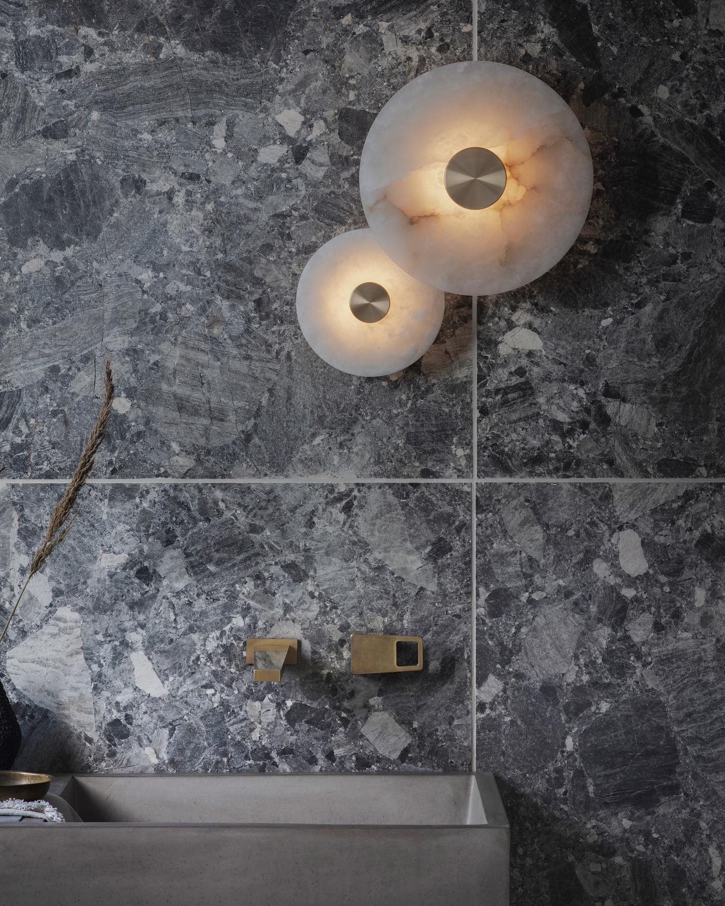Modern Round Alabaster Wall Light for Elegant Interiors