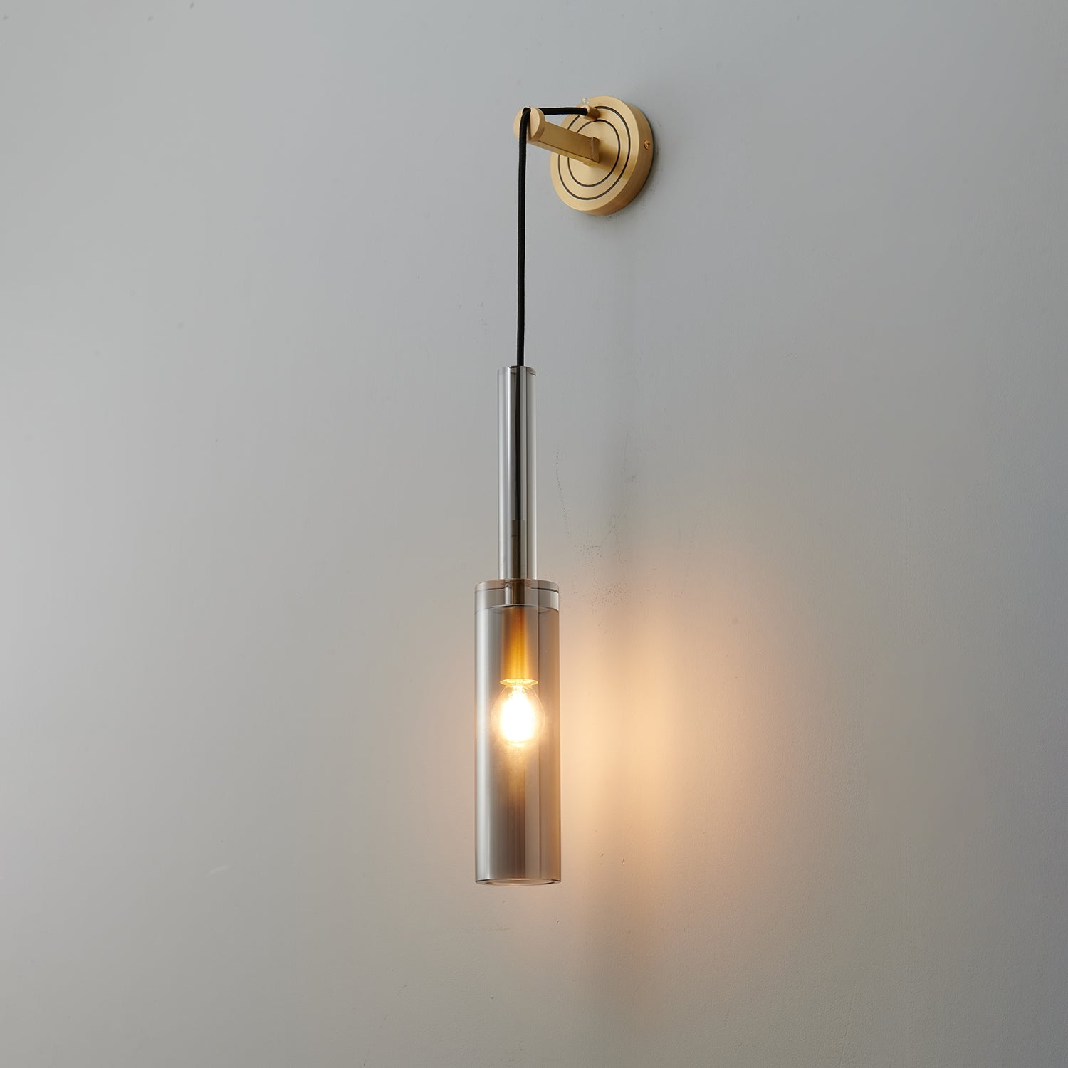 Luxury Brass Crystal Wall Light for Timeless Interior Ambiance
