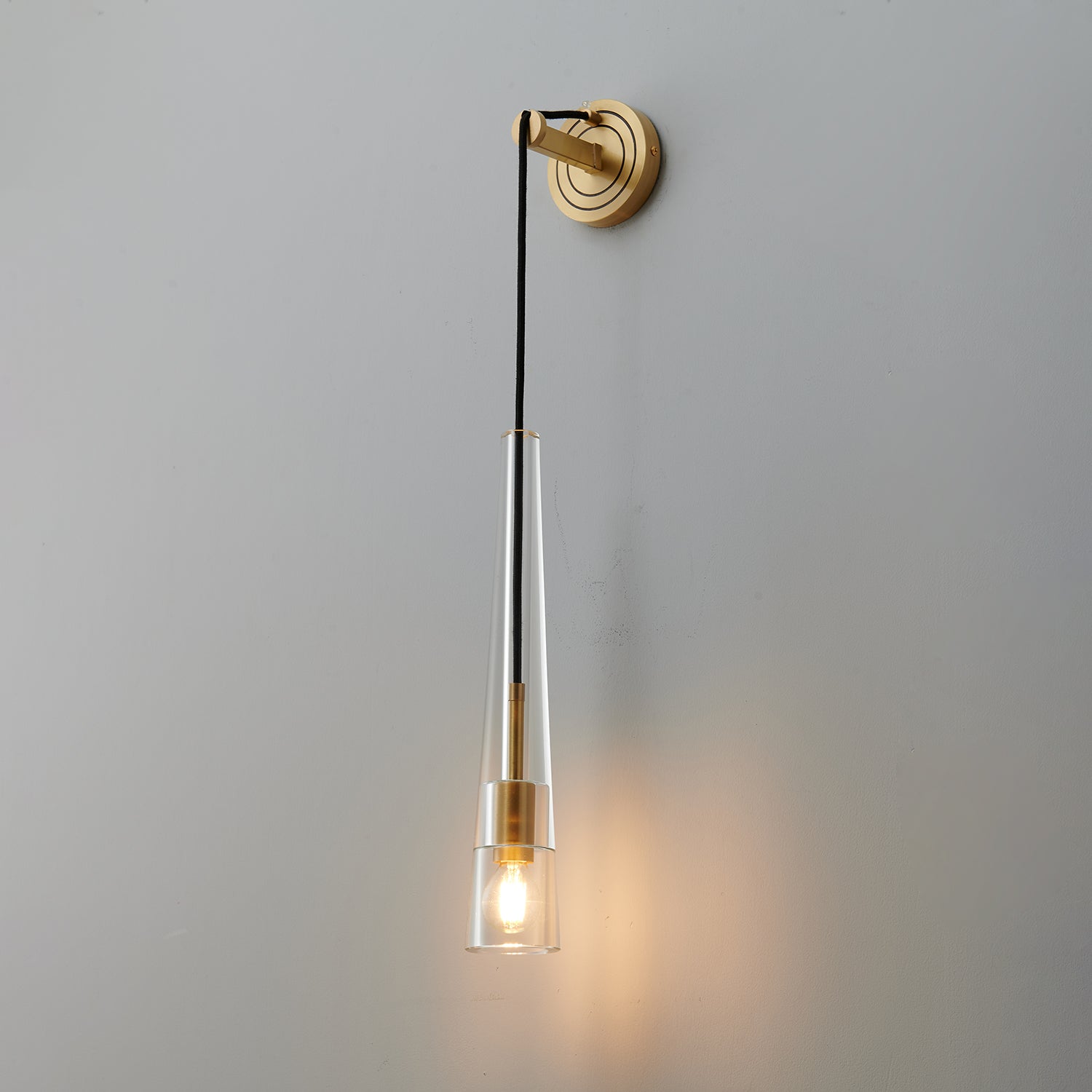 Luxury Brass Crystal Wall Light for Timeless Interior Ambiance