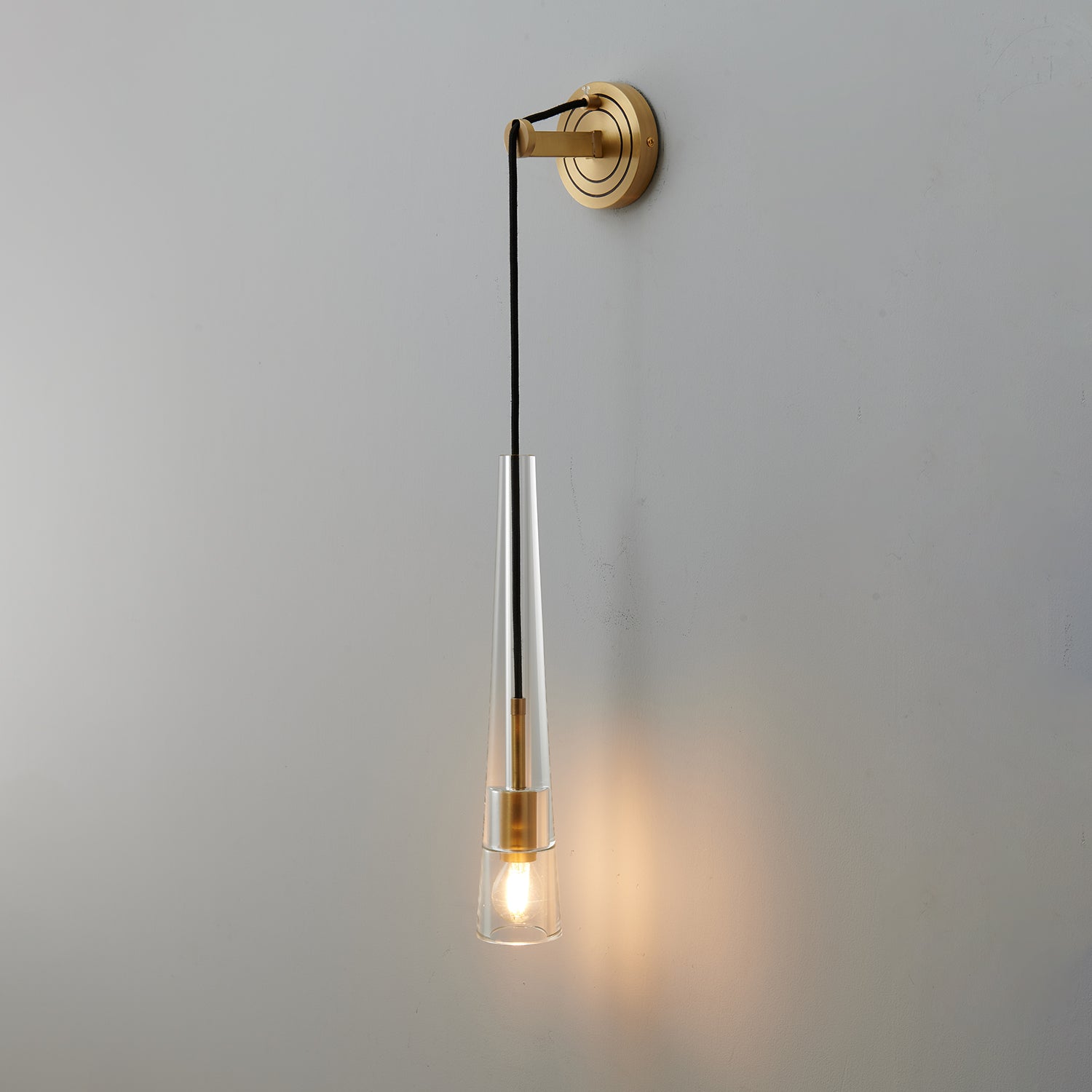 Luxury Brass Crystal Wall Light for Timeless Interior Ambiance