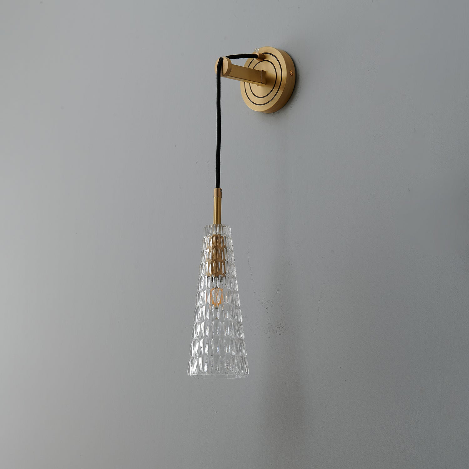 Luxury Brass Crystal Wall Light for Timeless Interior Ambiance
