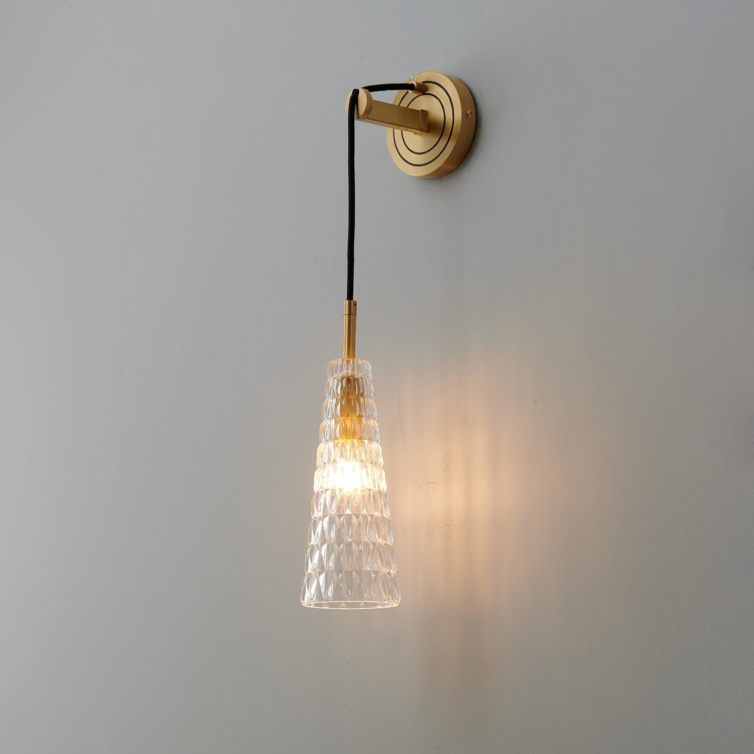 Luxury Brass Crystal Wall Light for Timeless Interior Ambiance