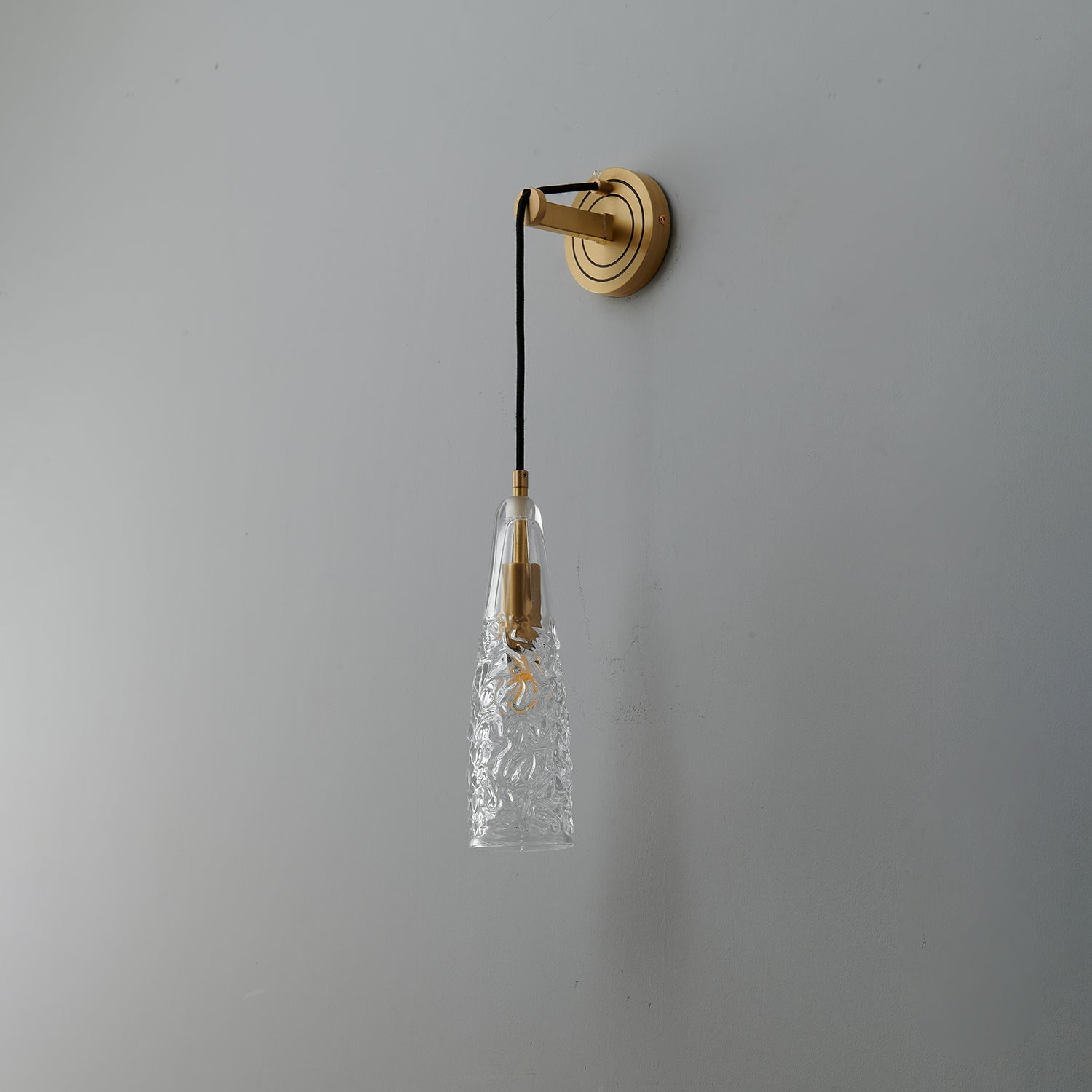 Luxury Brass Crystal Wall Light for Timeless Interior Ambiance