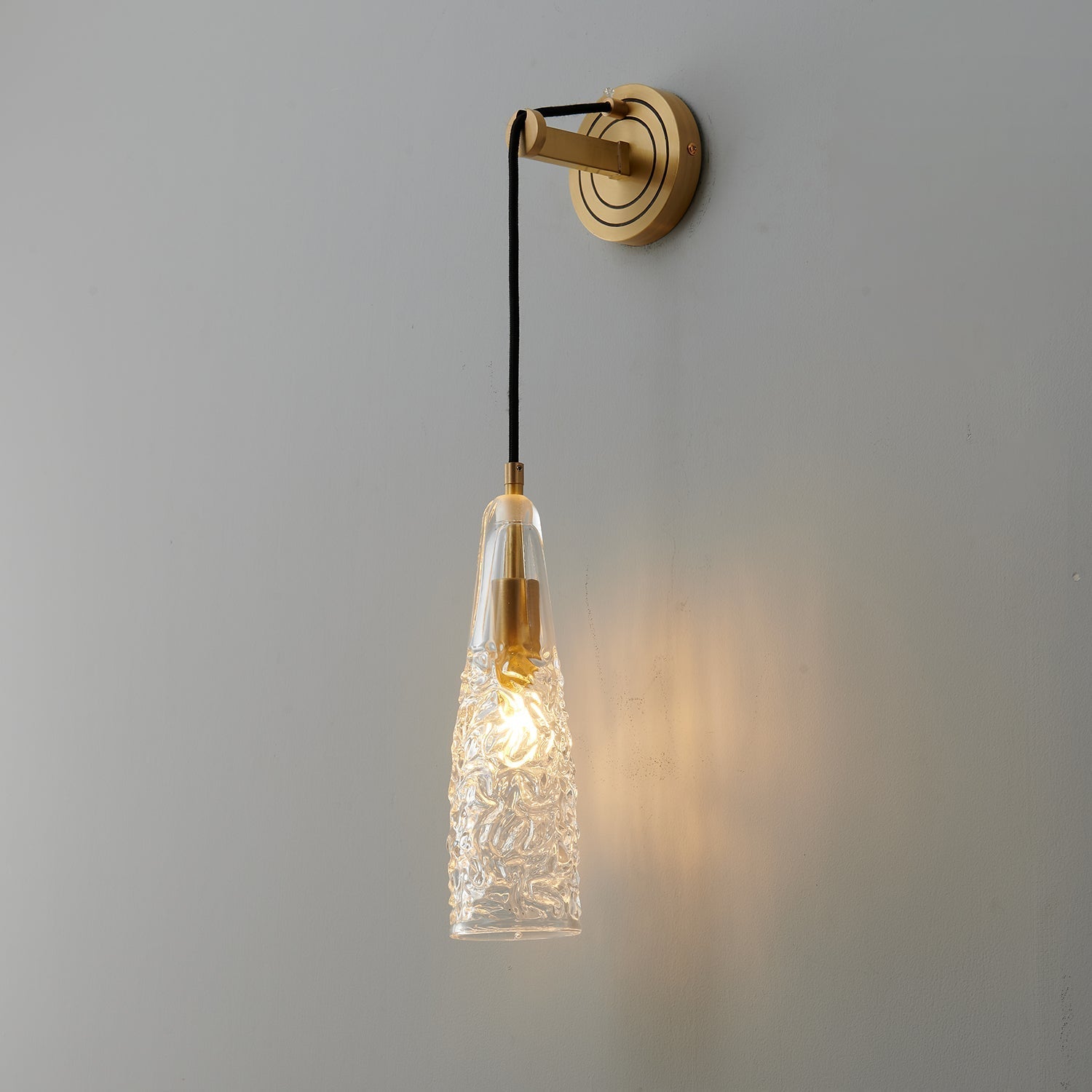 Luxury Brass Crystal Wall Light for Timeless Interior Ambiance