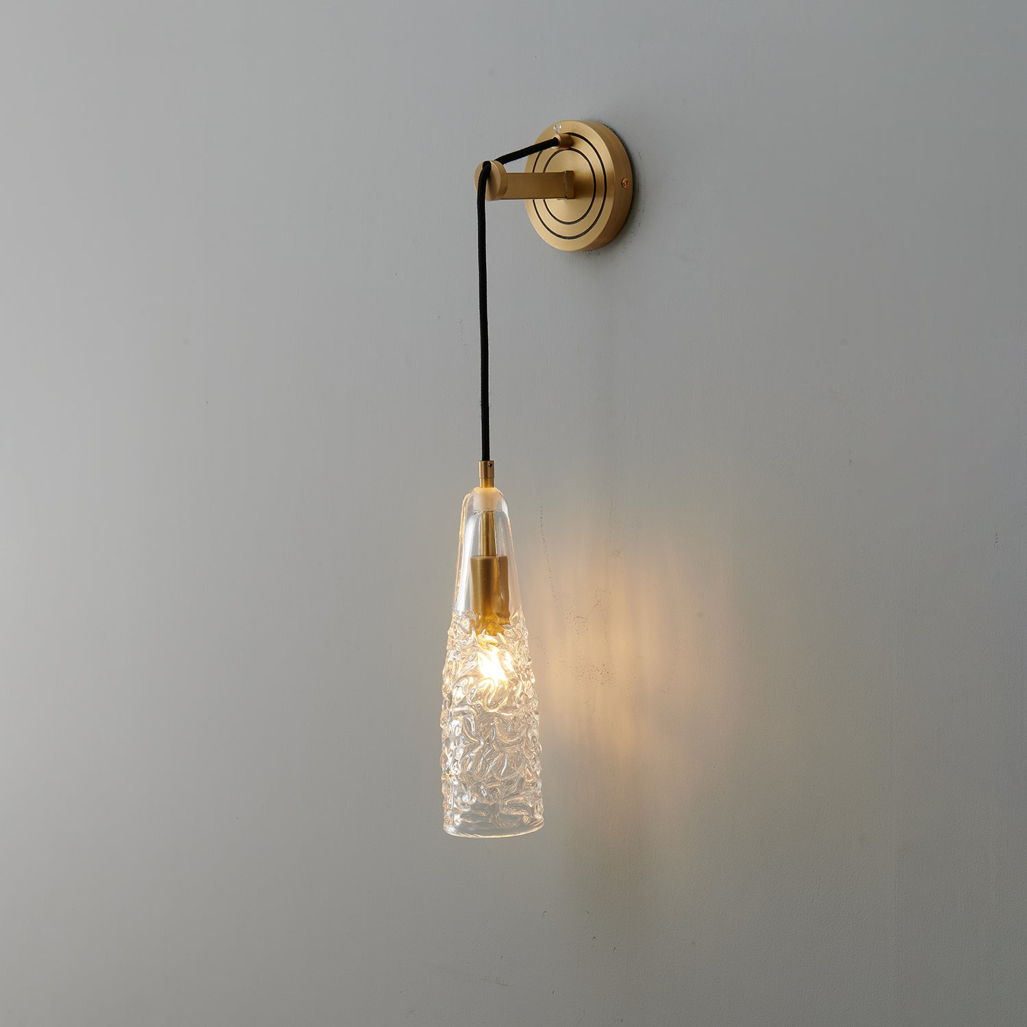 Luxury Brass Crystal Wall Light for Timeless Interior Ambiance