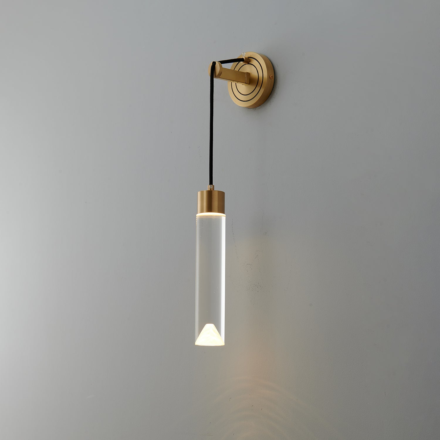 Luxury Brass Crystal Wall Light for Timeless Interior Ambiance