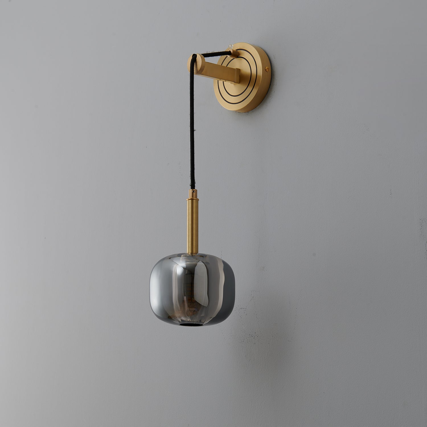 Luxury Brass Crystal Wall Light for Timeless Interior Ambiance