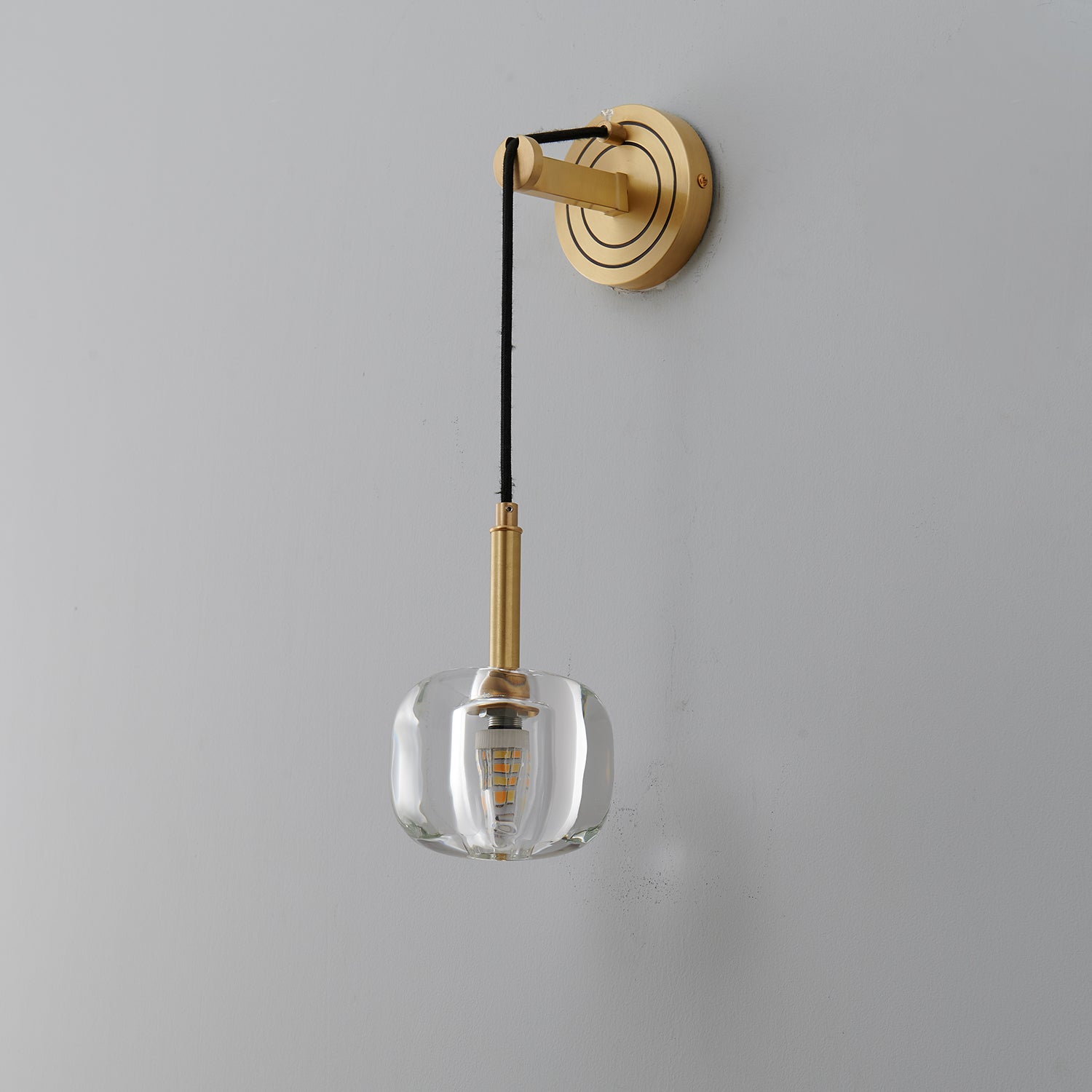 Luxury Brass Crystal Wall Light for Timeless Interior Ambiance