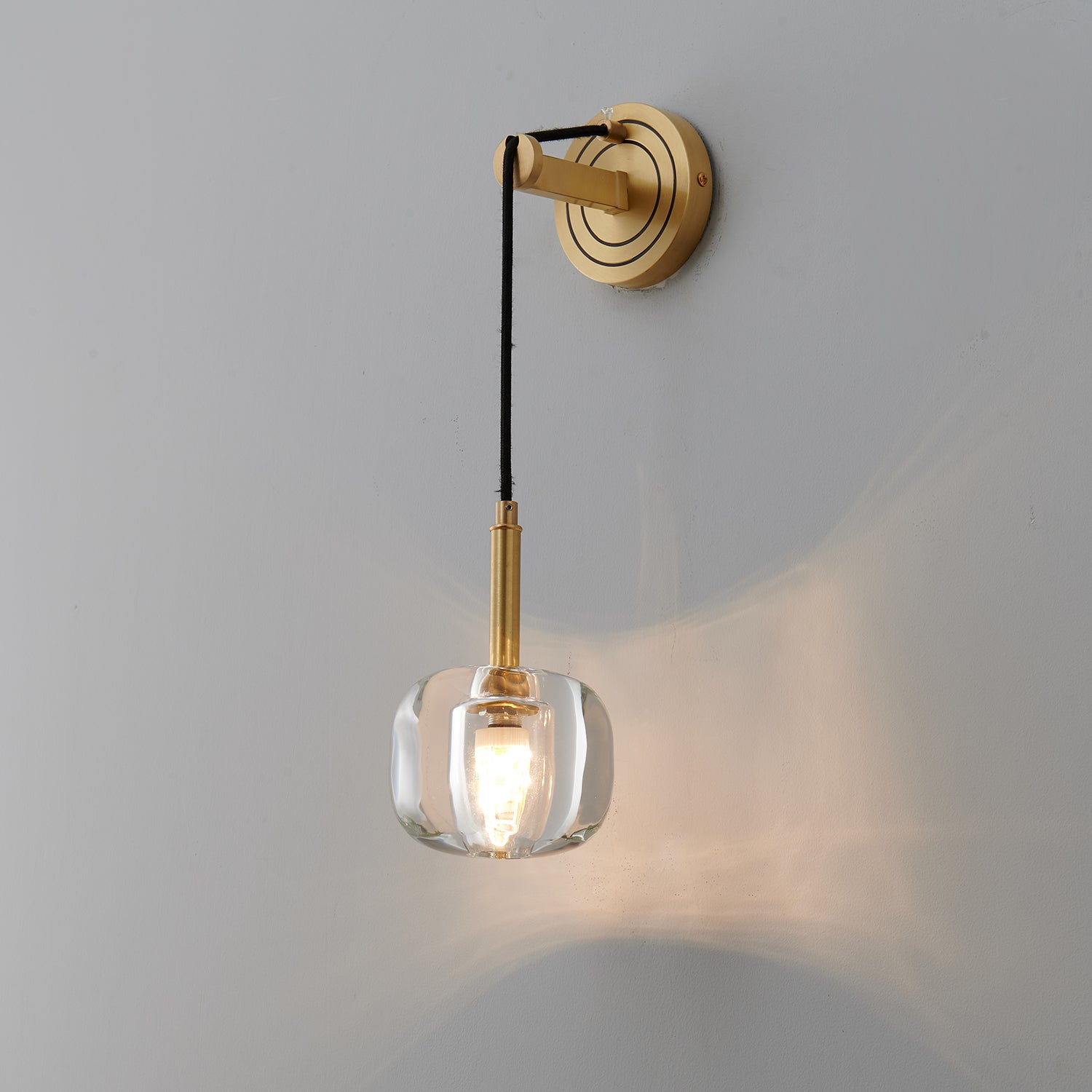 Luxury Brass Crystal Wall Light for Timeless Interior Ambiance