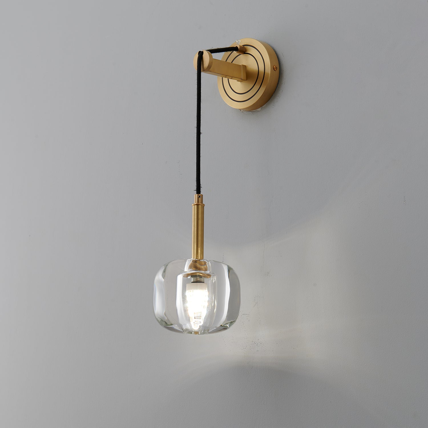 Luxury Brass Crystal Wall Light for Timeless Interior Ambiance