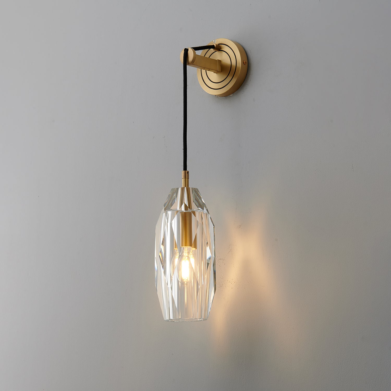 Luxury Brass Crystal Wall Light for Timeless Interior Ambiance