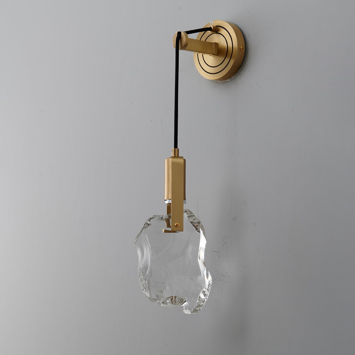 Luxury Brass Crystal Wall Light for Timeless Interior Ambiance