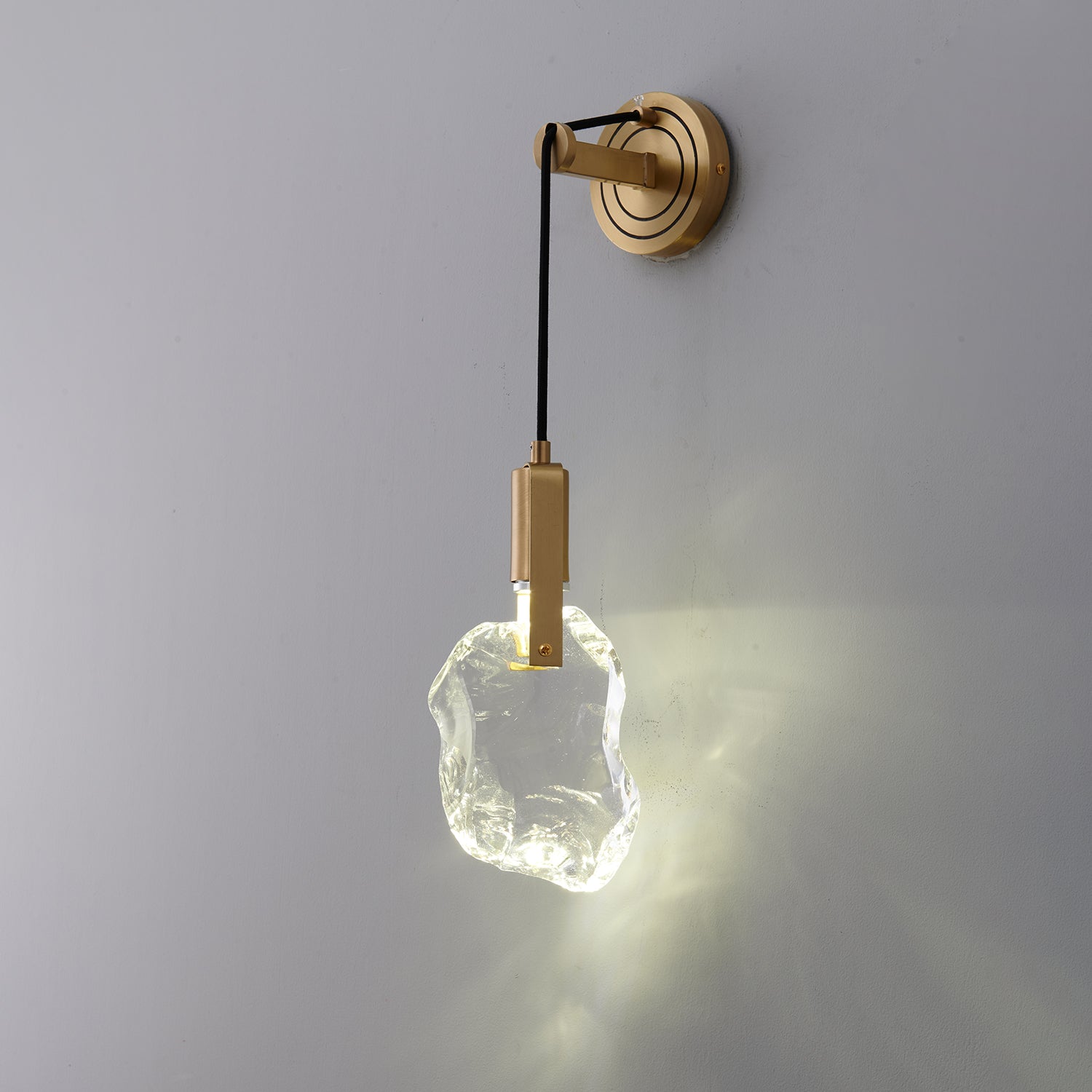 Luxury Brass Crystal Wall Light for Timeless Interior Ambiance
