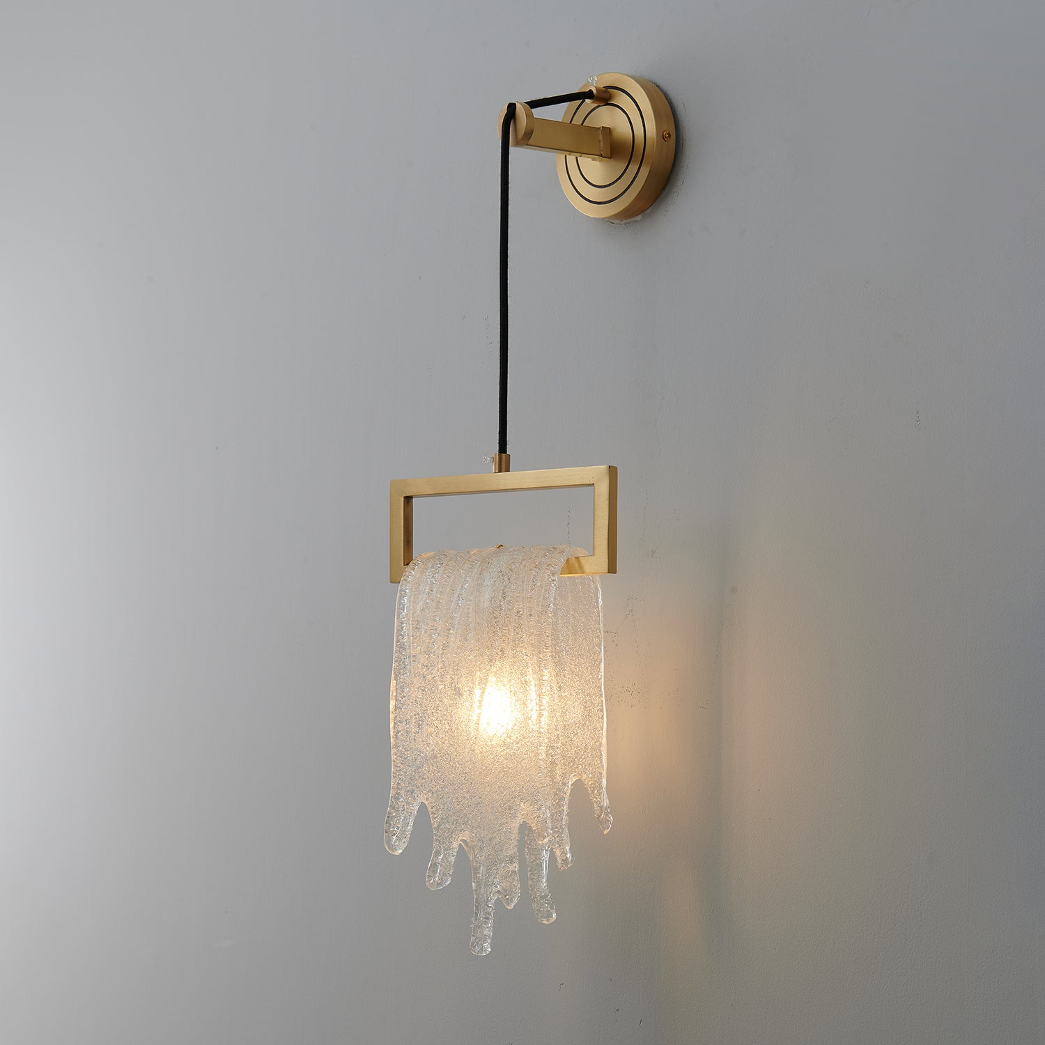 Luxury Brass Crystal Wall Light for Timeless Interior Ambiance