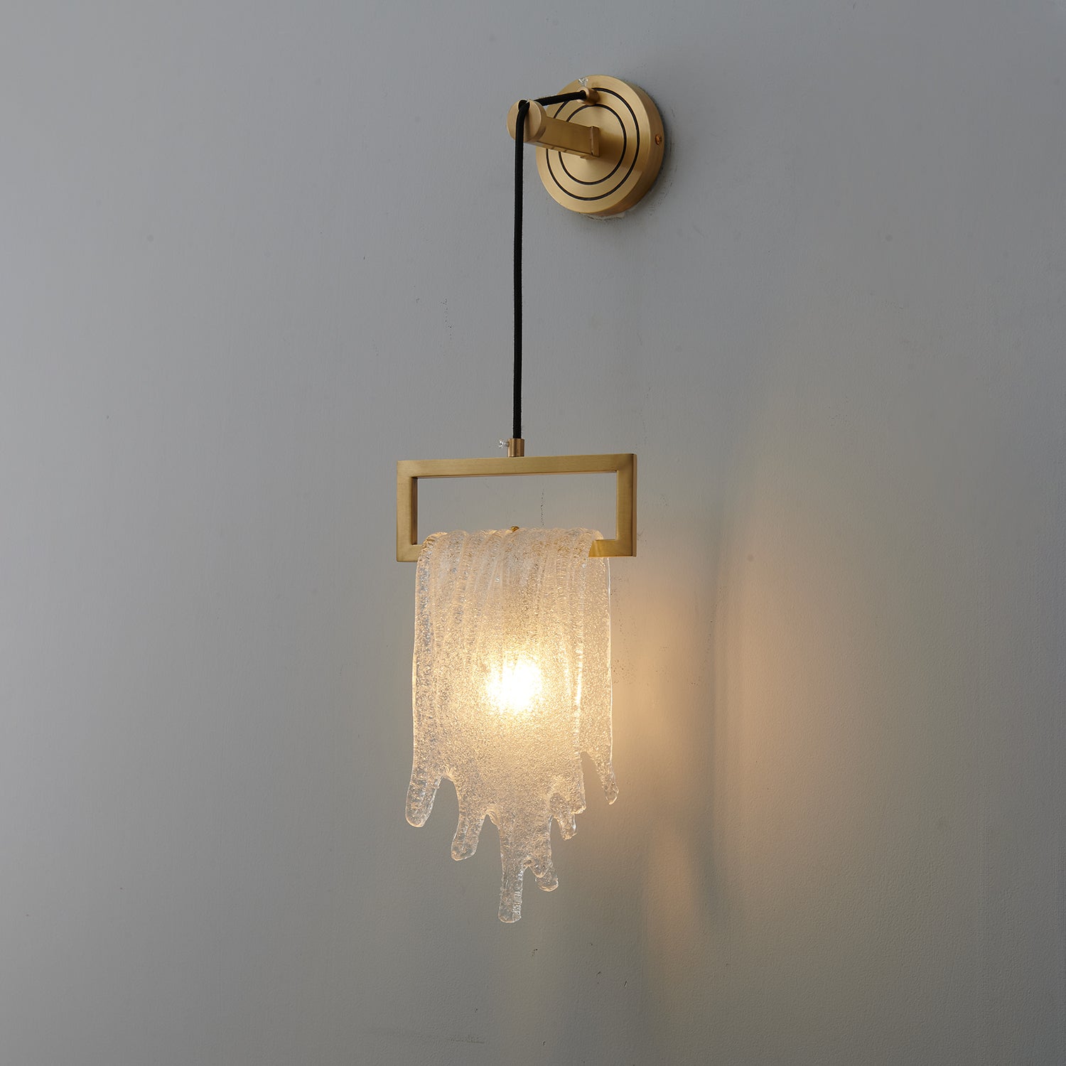 Luxury Brass Crystal Wall Light for Timeless Interior Ambiance