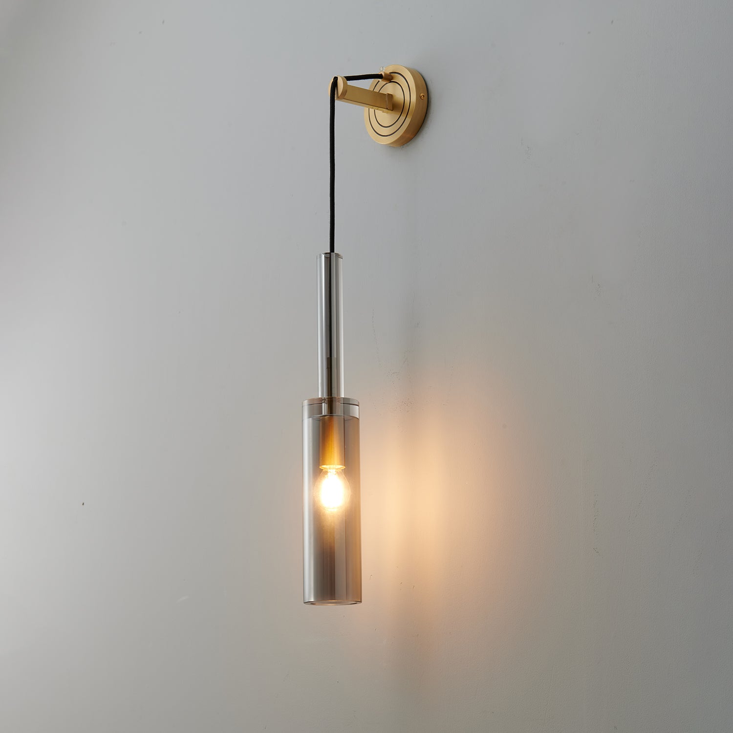 Luxury Brass Crystal Wall Light for Timeless Interior Ambiance